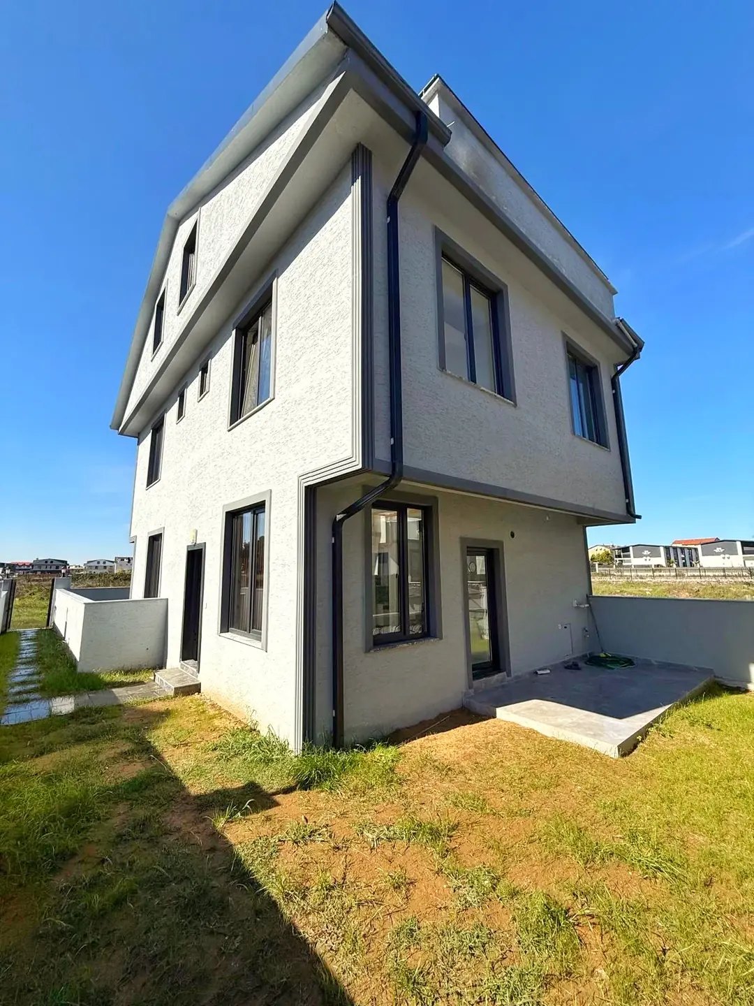 FİYAT/PERFORMANS, EBEVEYN BANYOLU, GENİŞ BAHÇE, YERDEN ISITMA, KOMPLE GRANİT ZEMİN 3+1 TRİPLEKS VİLLA! KOCAALİ ALANDERE MH — Satılık Villa, Kocaali