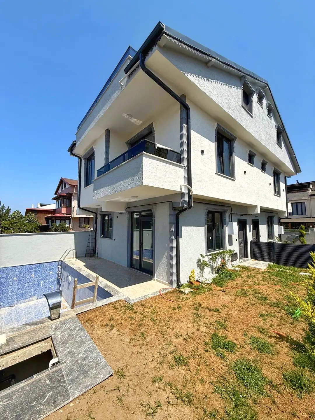 GENİŞ BAHÇE-BİNA KULLANIM ALANLI, HAVUZLU, MERKEZ PLAJ, PLAJA 80METRE, ARKA CEPHE 4+1 TRİPLEKS VİLLA! KOCAALİ YAYLA MH — Satılık Villa, Kocaali