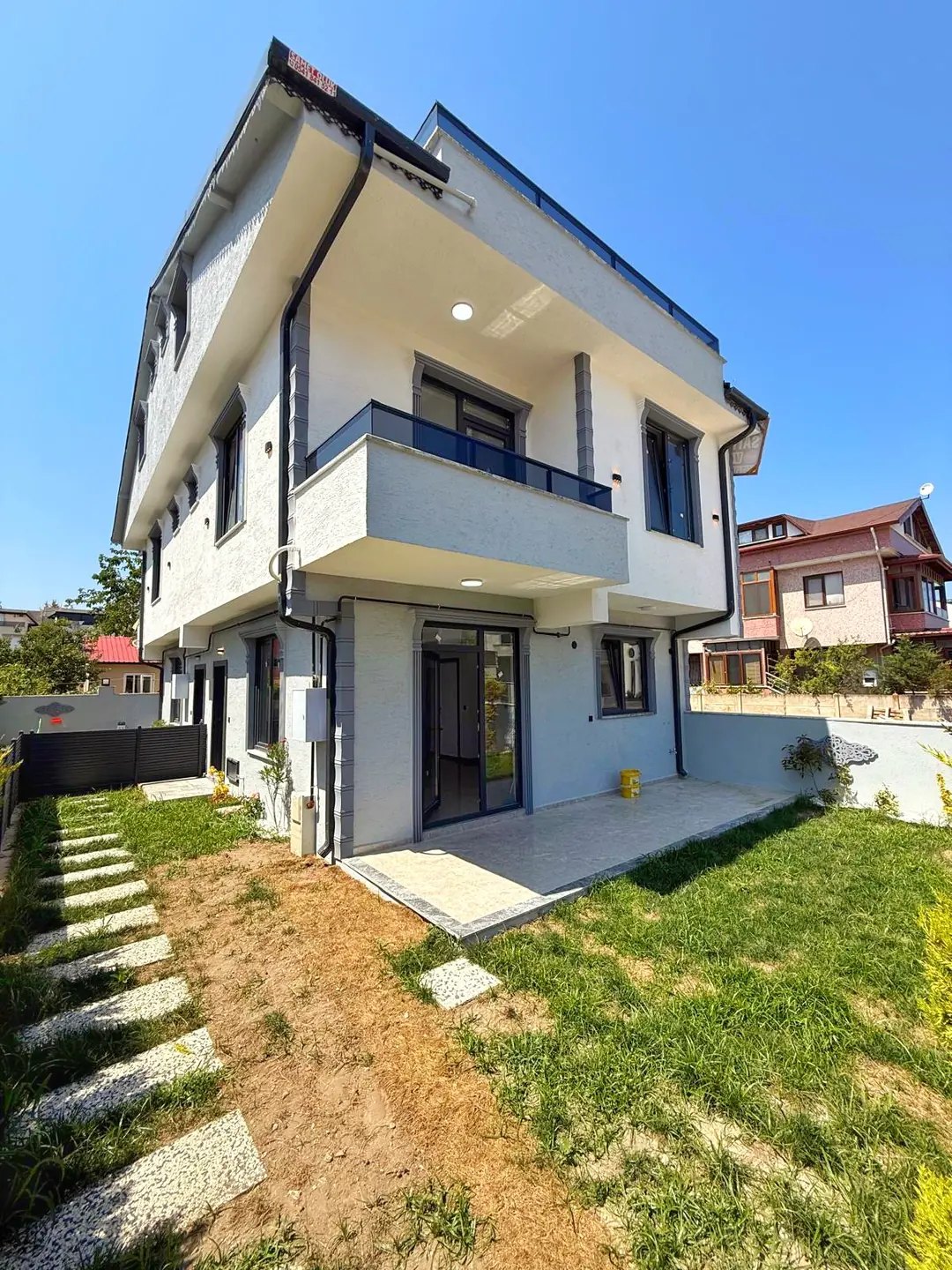 GENİŞ BAHÇE-BİNA KULLANIM ALANLI, MERKEZ PLAJ, PLAJA 80METRE, ÖN CEPHE 4+1 TRİPLEKS VİLLA! KOCAALİ YAYLA MH — Satılık Villa, Kocaali