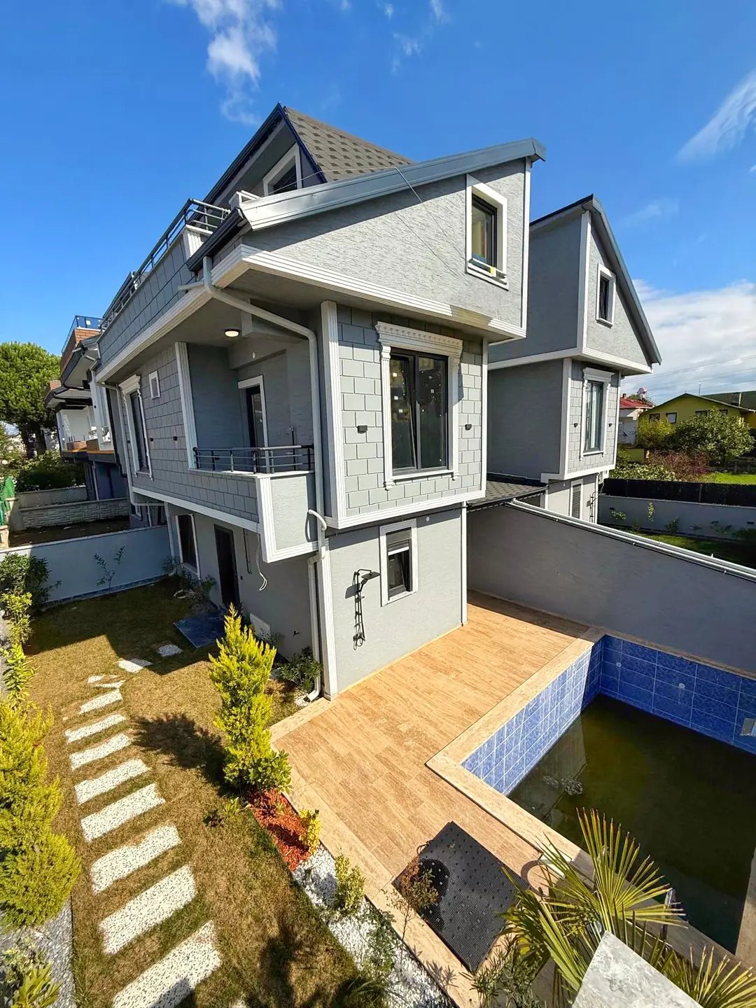 HAVUZLU, AYRI MUTFAK KONSEPT, MÜSTAKİL GİRİŞ-BAHÇE, EBEVEYN BANYOLU 4+1 TRİPLEKS VİLLA! KOCAALİ ALANDERE MH — Satılık Villa, Kocaali
