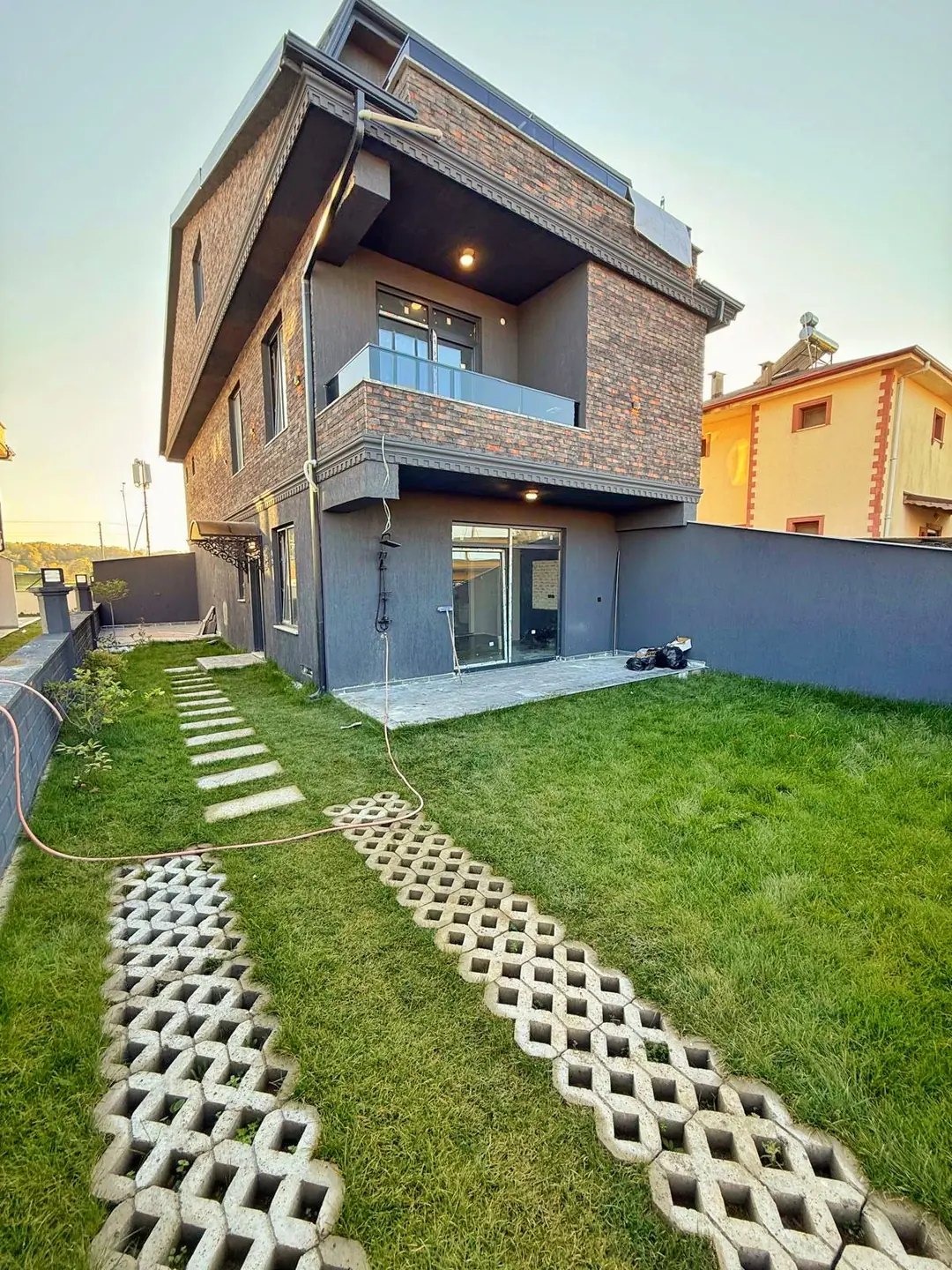 HAVUZLU, KENDİNE GARAJLI, ULTRA GENİŞ BAHÇE, LÜKS DİZAYN 4+1 TRİPLEKS VİLLA! KOCAALİ ALANDERE MH — Satılık Villa, Kocaali