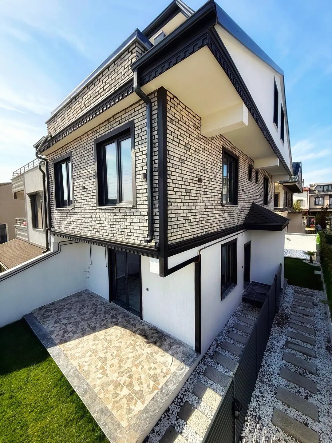 ÖN CEPHE, PLAJA 70METRE, LÜKS DİZAYN, YERDEN ISITMA 3+1 TRİPLEKS VİLLA! KOCAALİ ALANDERE MH — Satılık Villa, Kocaali