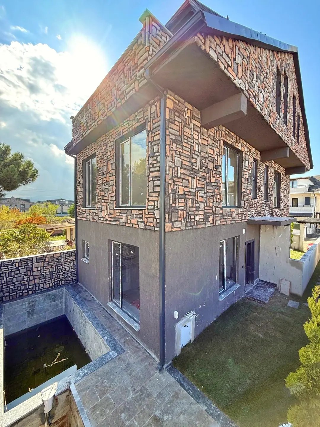 HAVUZLU, PLAJA 160 METRE, LÜKS DİZAYN, EBEVEYN BANYO, HAVUZLU, 3+1 TRİPLEKS VİLLA! KOCAALİ YAYLA MH — Satılık Villa, Kocaali