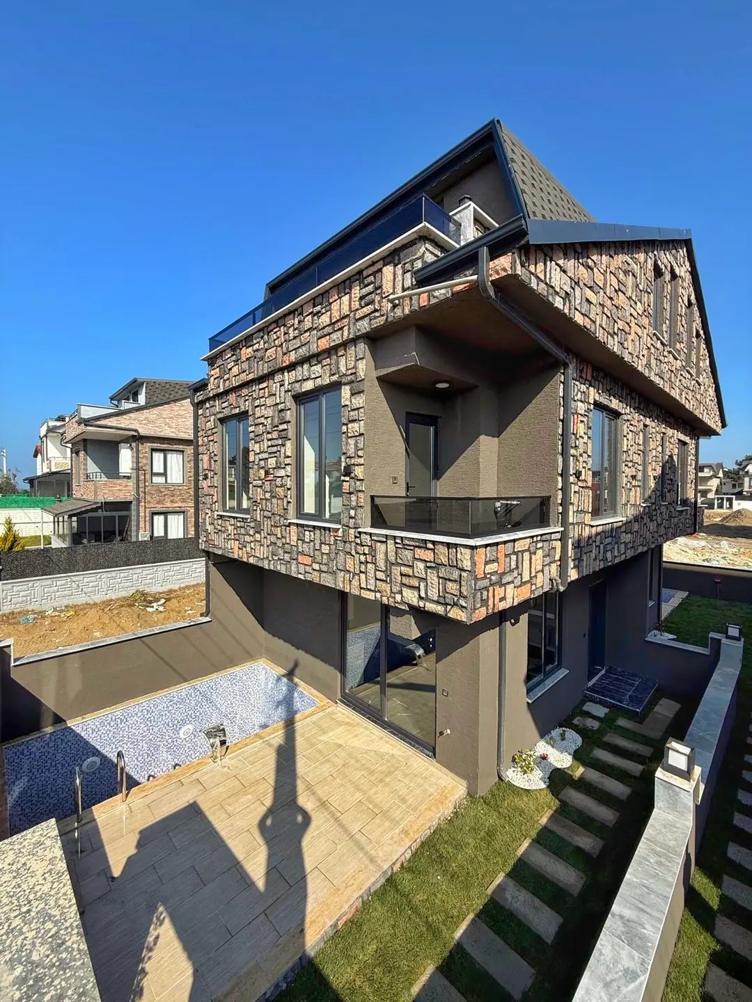 HAVUZLU, TERAS DENİZ MANZARALI, PLAJA 80 METRE, ÖN CEPHE LÜKS 3+1 TRİPLEKS VİLLA! KOCAALİ ALANDERE MH — Satılık Villa, Kocaali