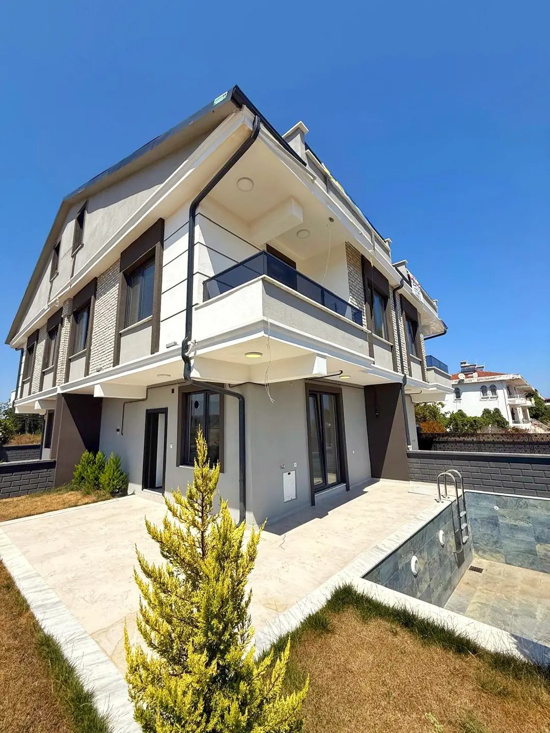 JAKUZİLİ, KÖŞE PARSEL, EBEVEYN BANYOLU, HAVUZLU, GENİŞ BAHÇE ALANLI  4+1 TRİPLEKS VİLLA! KOCAALİ ALANDERE MH — Satılık Villa, Kocaali