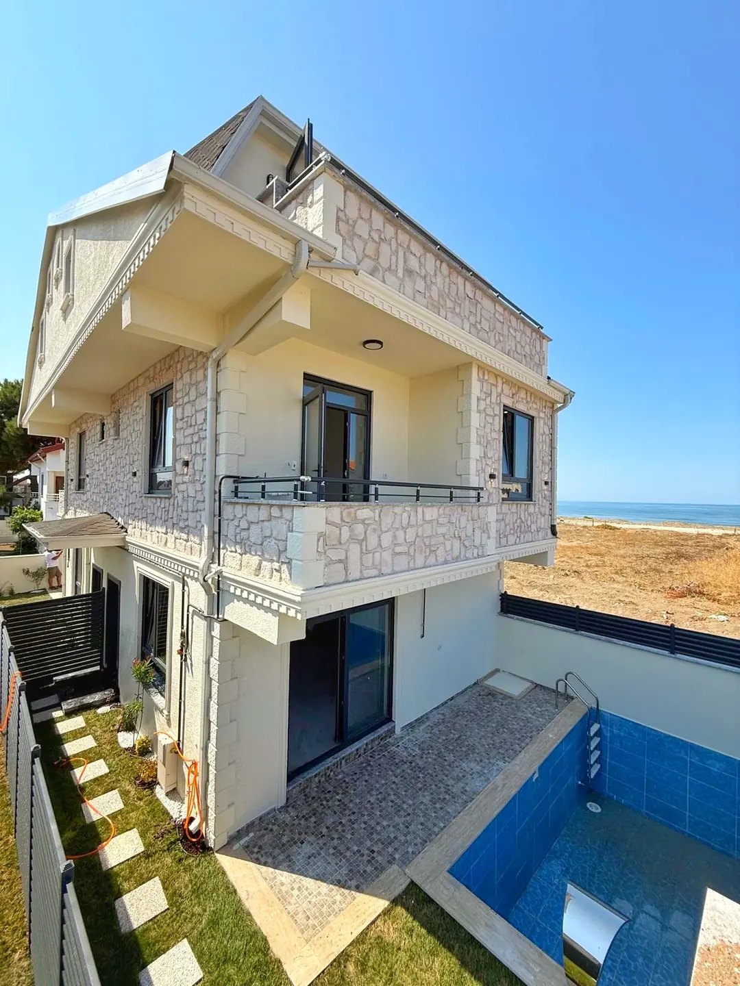 KAPANMAZ DENİZ MANZARALI, PLAJA 30METRE, ALAÇATI TAŞ KONSEPT, ÖN CEPHE, HAVUZLU 4+1 TRİPLEKS VİLLA! KOCAALİ ALANDERE MH — Satılık Villa, Kocaali