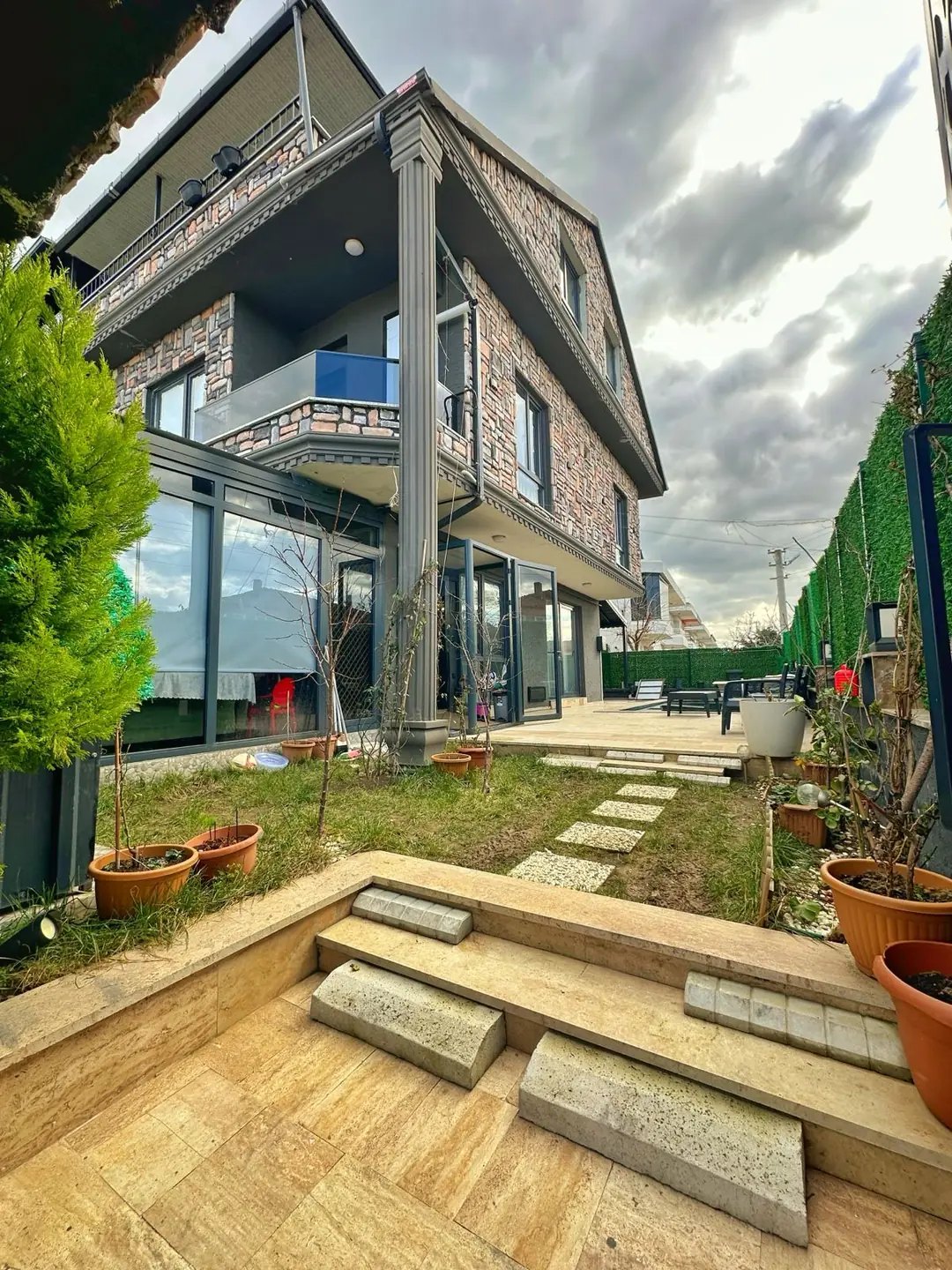 KIŞ BAHÇELİ, KÖŞE PARSEL, HAVUZLU, 3 EBEVEYN BANYOLU, ULTRA GENİŞ BAHÇE 4+1 TRİPLEKS VİLLA! KOCAALİ ALANDERE MH — Satılık Villa, Kocaali