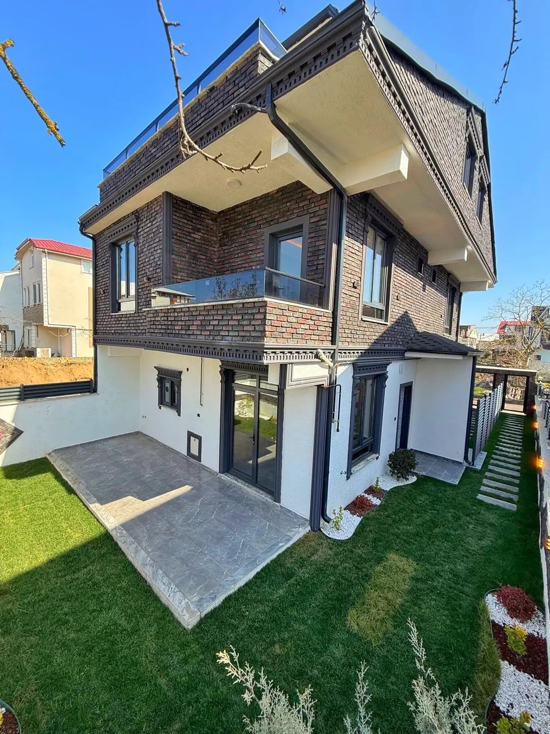 MERKEZ PLAJ, ARKA CEPHE, LÜKS DİZAYN, KOMPLE GRANİT ZEMİN, YERDEN ISITMA 3+1 TRİPLEKS VİLLA! KOCAALİ YALI MH — Satılık Villa, Kocaali